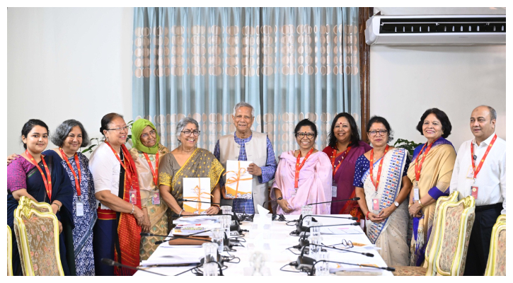 প্রধান উপদেষ্টার কাছে প্রতিবেদন জমা দিল নারীবিষয়ক সংস্কার কমিশন